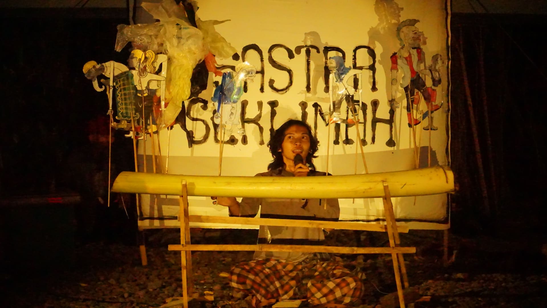 Wayang Uwuh yang didalangi oleh Mas Bambang (Foto: Sangaskara)