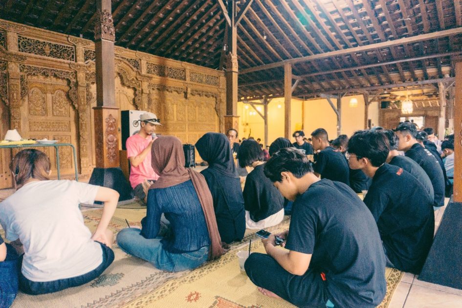 FSTVLST Resmi Rilis Paradoks Diametral: Hearing Session di Gunungkidul Dipenuhi Pendengar Muda