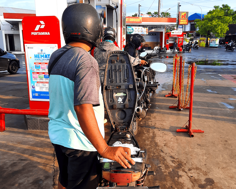 Kelit Kelindan Setelah BBM Naik: Penglajon dan Empat Ribu yang Mengganjal Laju